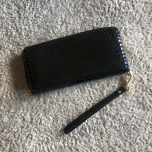 Michael Kors Snakeskin Leather Wallet/Wristlet - Picture 2 of 6